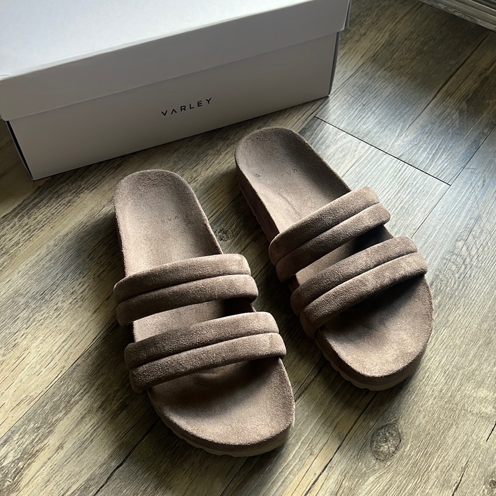 Varley Giles Quilted Slides 2.0 size 7 like new
